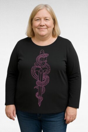 PL.635- Musta pitkähihainen pusero käärmen ja miekan kuviolla"I jeans"
