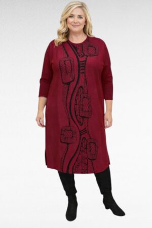  KL.627-Geometrisella kuviolla viinipunainen neulemekko"Miss Bonni", ISO KOKO