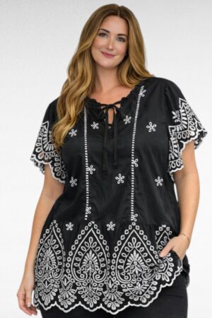 TU.693-Brodeerattu musta tunika"Katriine"